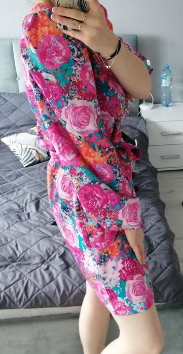 Piękna sukienka na wesele komunię imprezę świetny motyw kwiatów róż