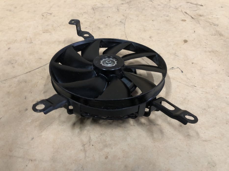 Suzuki Gsxr 1000 K8 Wentylator Wiatrak K7 K9