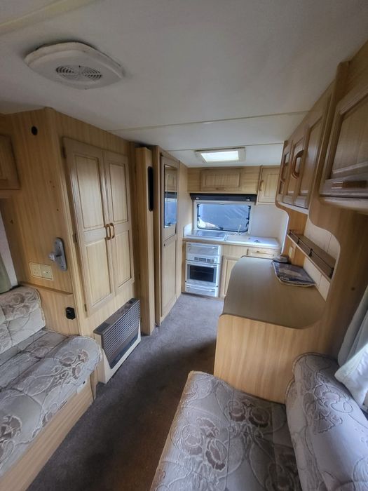 Przyczepa Elddis 2004 rok DMC 1100 zarejestrowana w Polsce