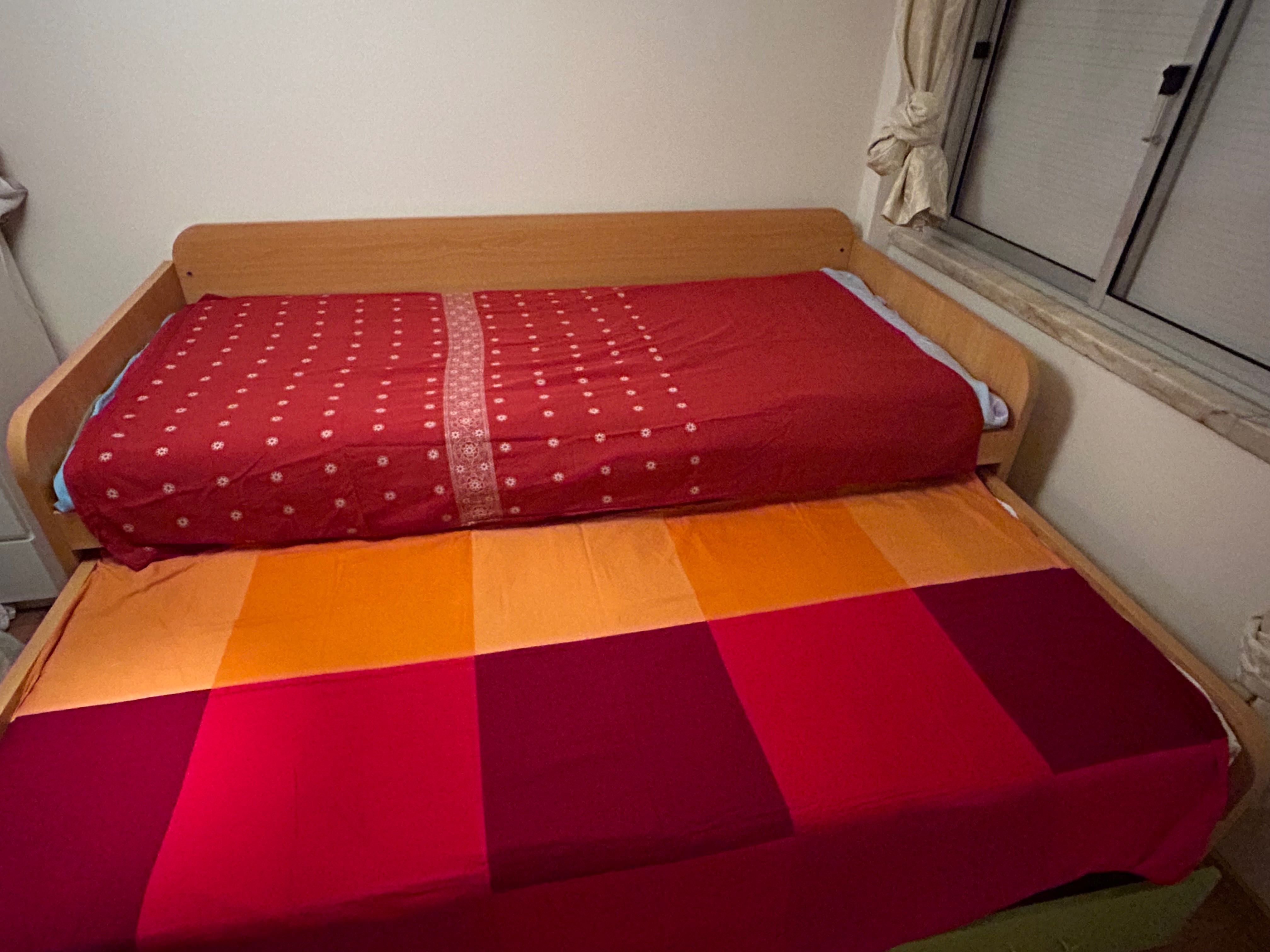 Cama com gavetas
