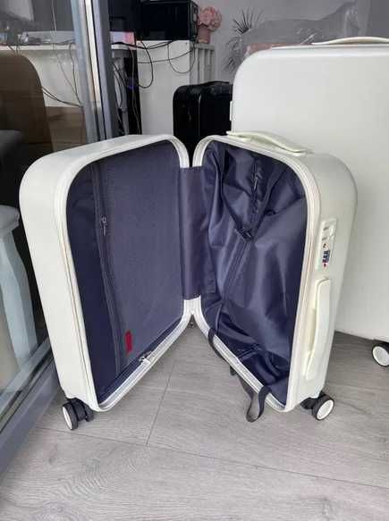 Walizka podróżna średnia twarda biała/kremowa 4 kółka na szyfr