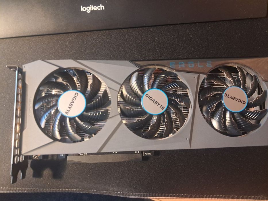 Продаю відеокарту Gigabyte Radeon RX6600 (8 гігабайт)