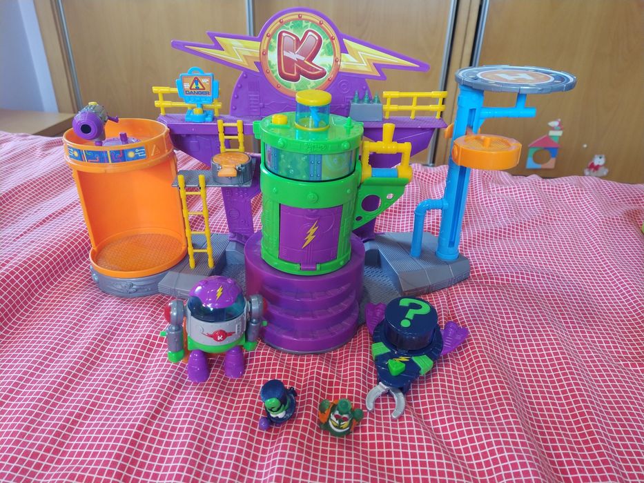 Super Zings Playset Kazoom Lab Battle