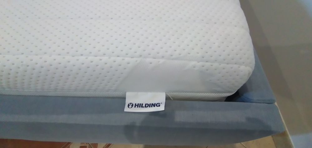 Łóżko tapicerowane z materacem nowe stelaże 180/200