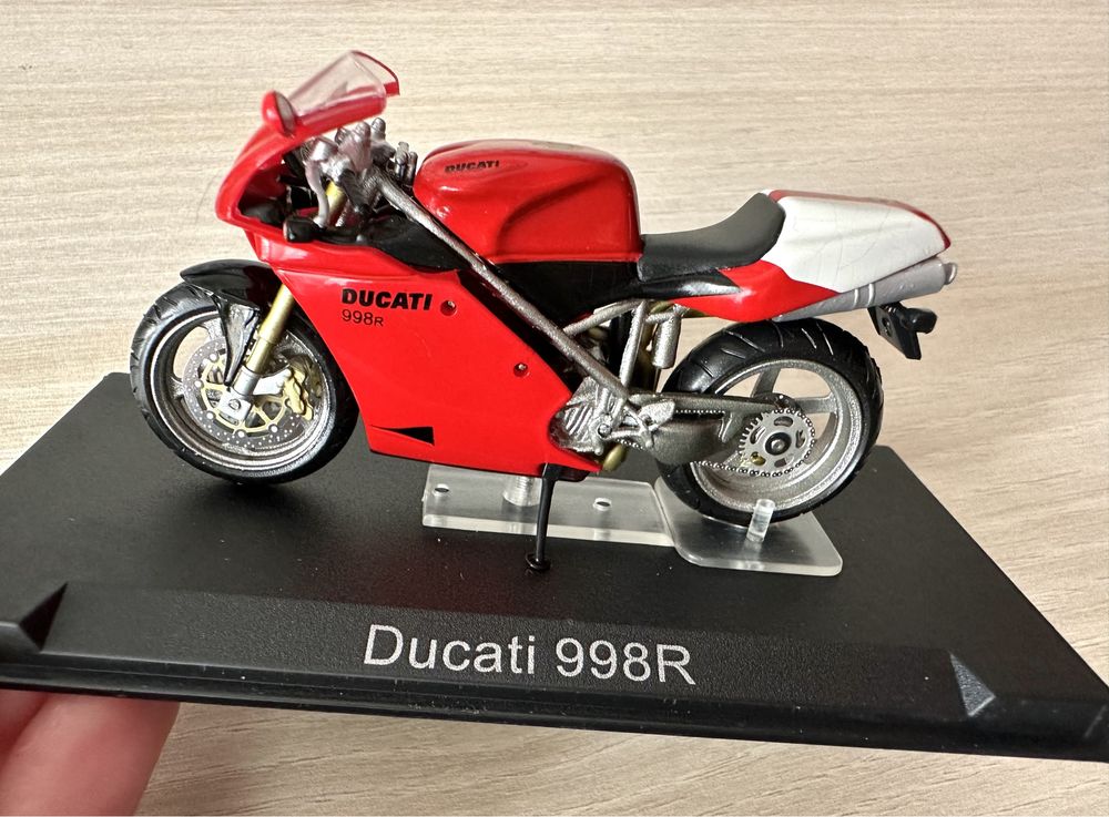 Coleçao Altaya Motas Honda Kawasaki Ducati escala 1/24