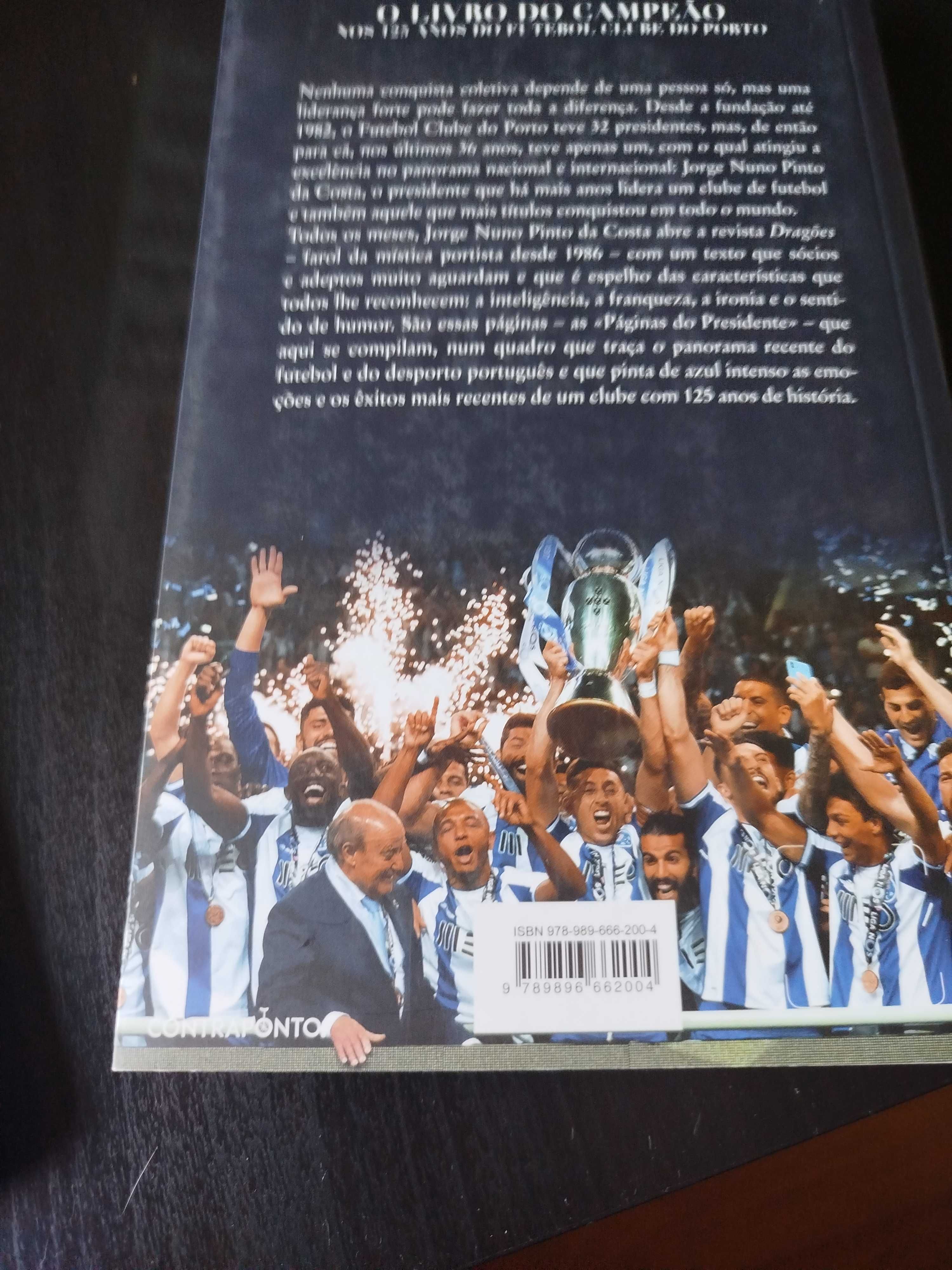 Livro "Até ao Mar Azul as páginas do presidente Pinto da Costa"
