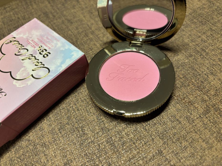 Too Faced róż Candy Clouds