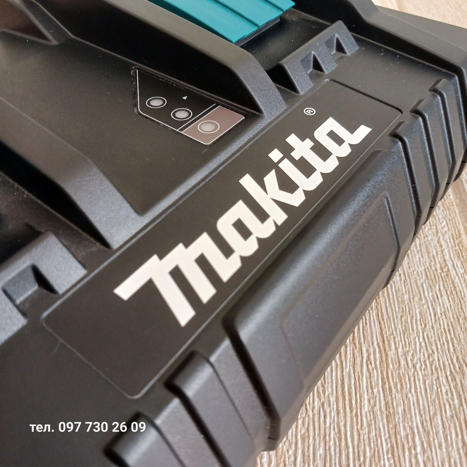 Зарядний пристрій makita dc 18 rd 220вольт