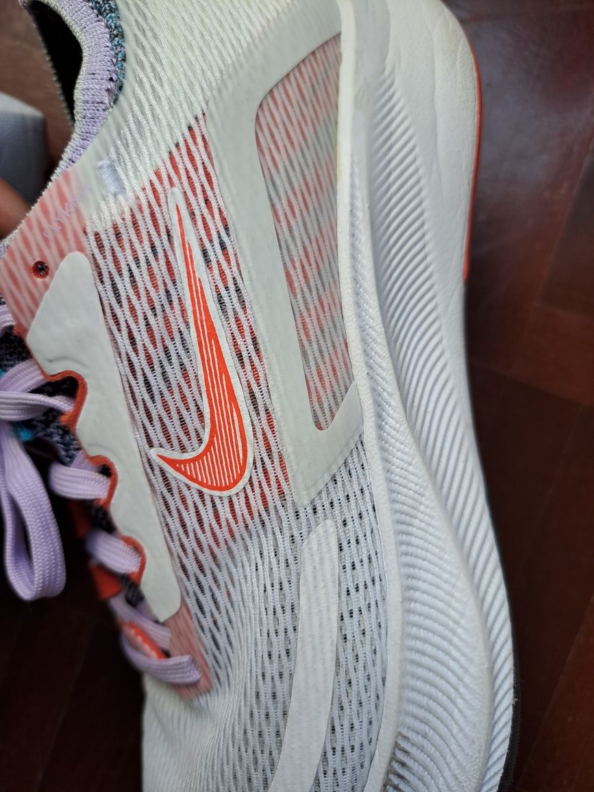 Nike Zoom Fly 4 Branco e coral