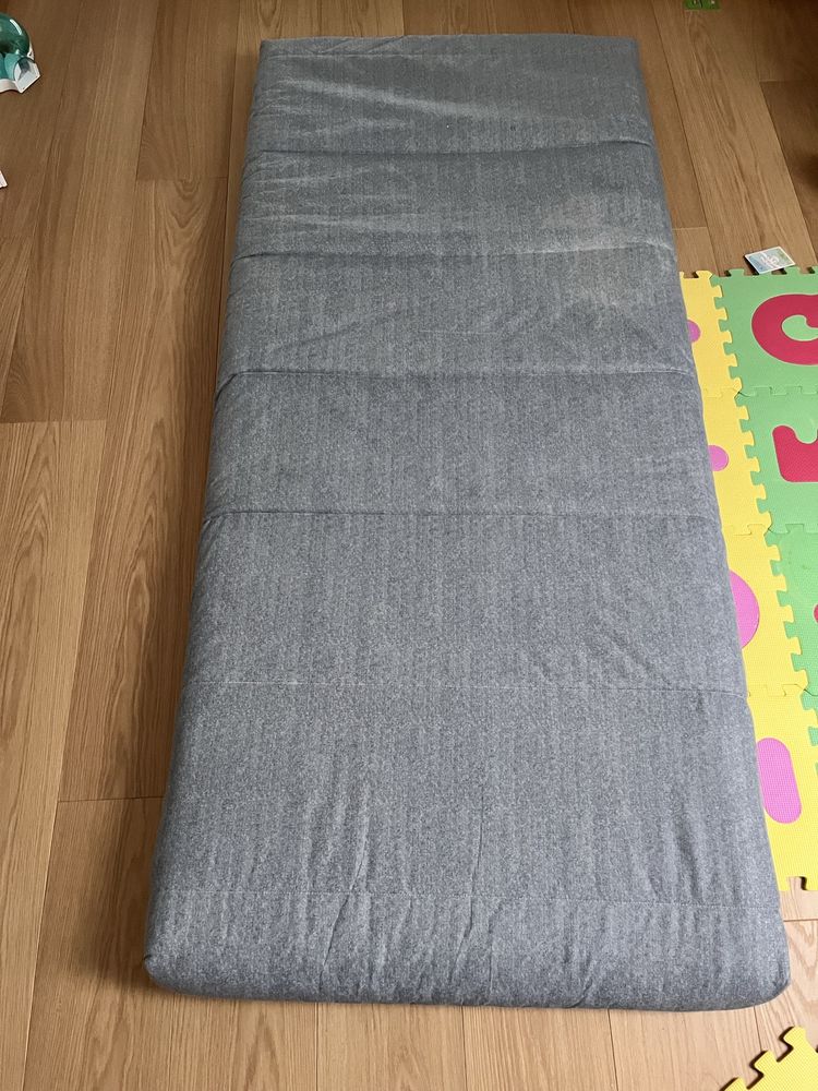 IKEA SMÅSTAD - Łóżko piętrowe z materacem i szafą - białe