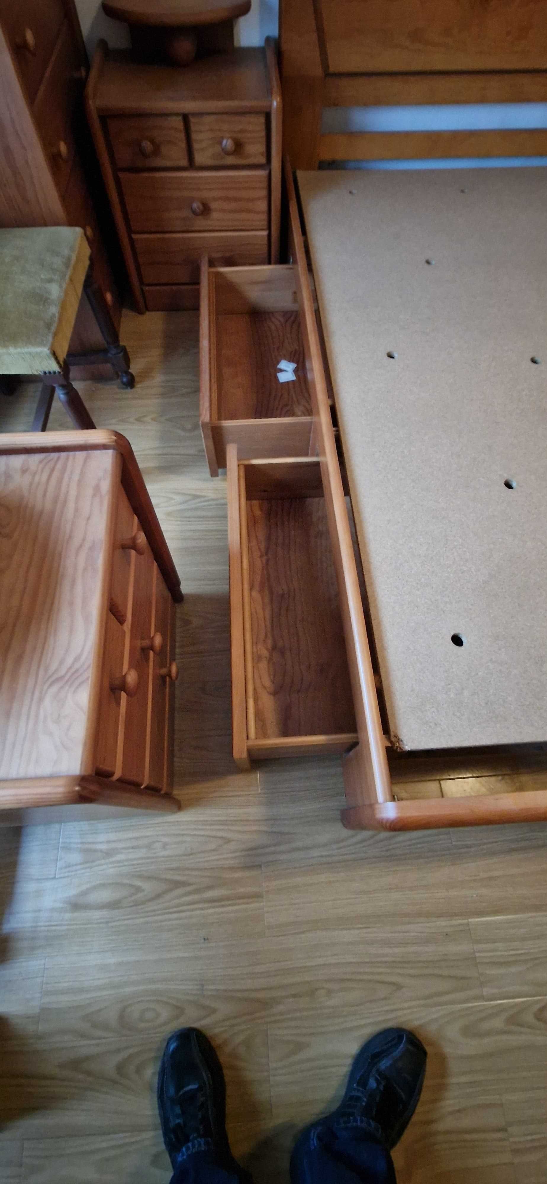 Cama de Casal de Madeira com Arrumação 210x150