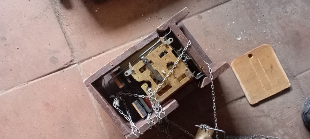 Продам настенные часы под восстановление