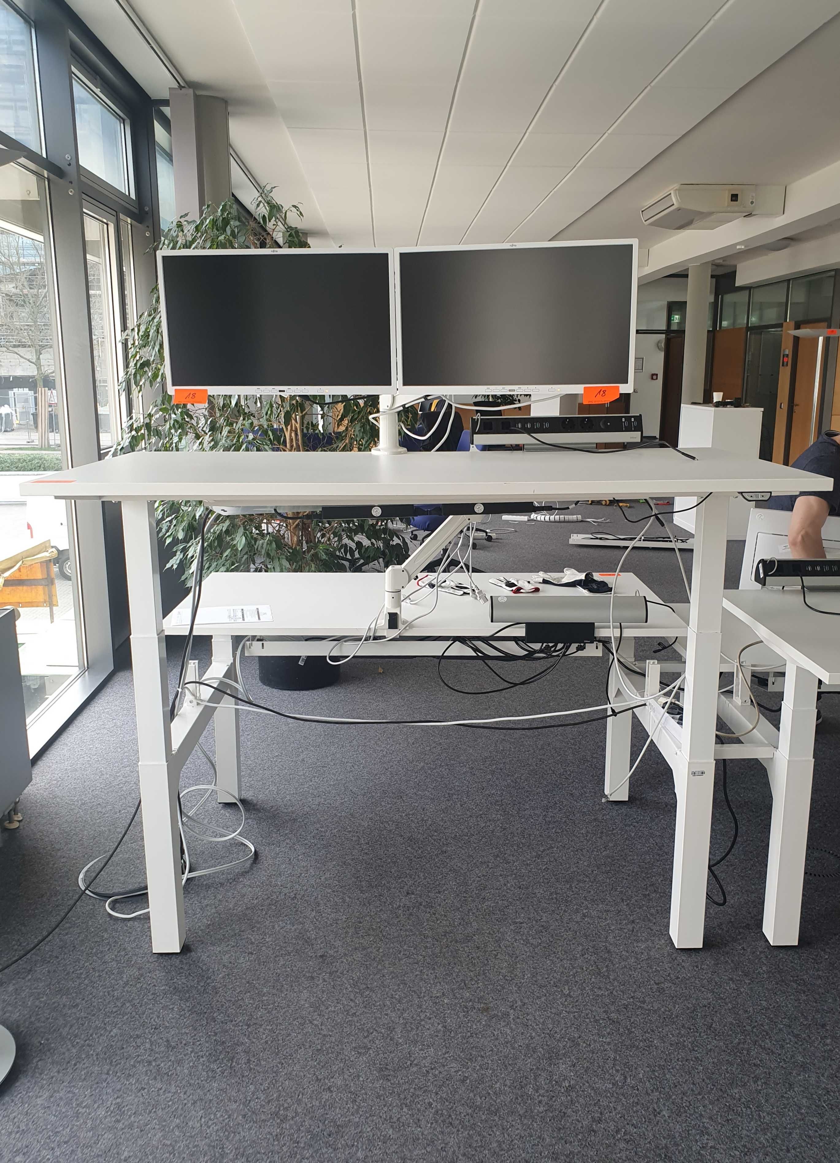 Biurko podwójne Kinnarps elektr.reg. 2szt. x 160x80 z przegrodą akust.