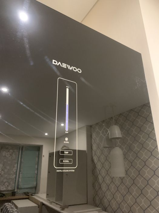 Холодильник DAEWOO чорне скло.