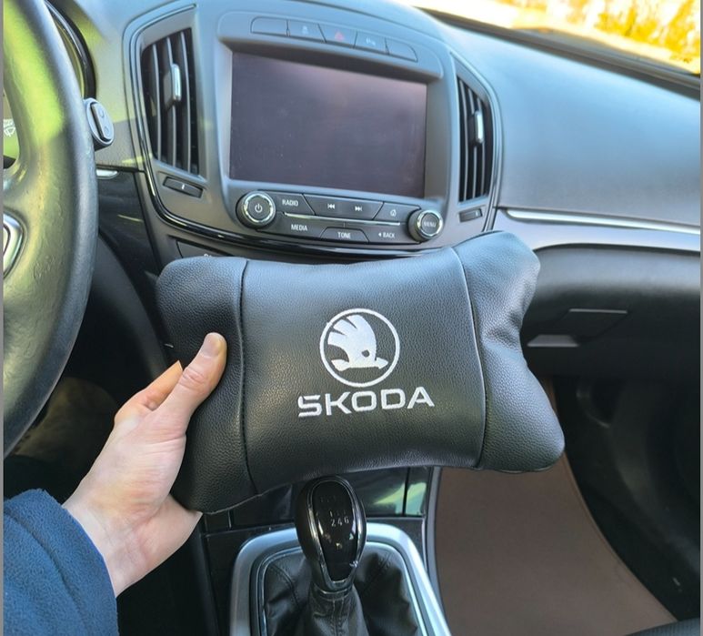 Шкіряні подушки на підголовник