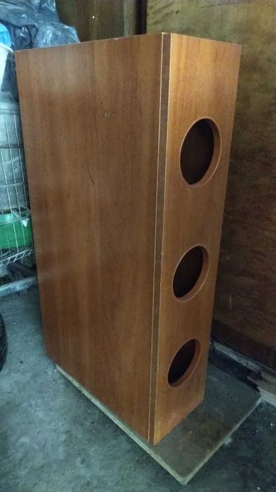 Obudowa kolumny głosnikowej