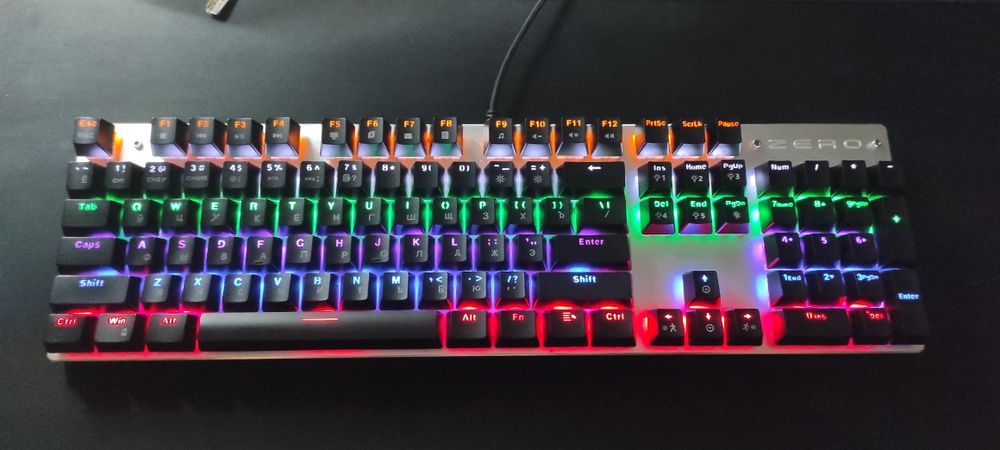 Продам механическую клавиатуру на красных свитчах