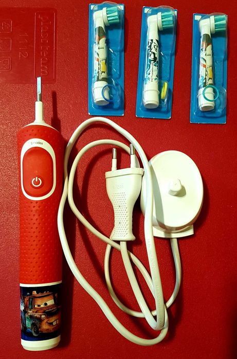 Зубна щітка електрична Oral-B Braun D100.413.2K Cars/ 3 шт. EB-10