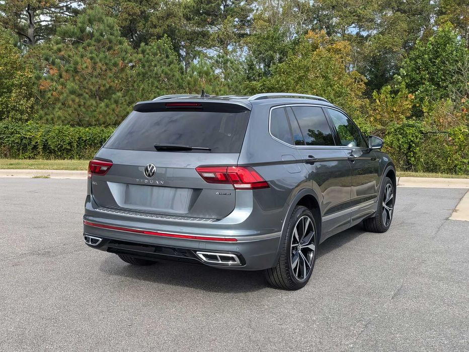 Volkswagen Tiguan      2022