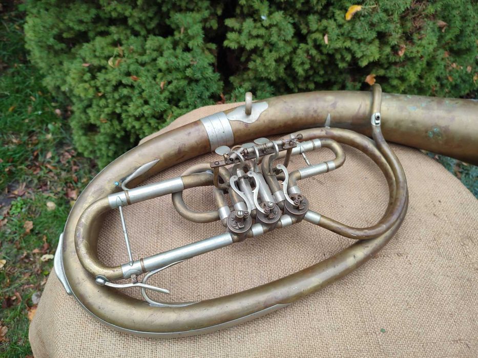 Stary instrument dęty saxhorn