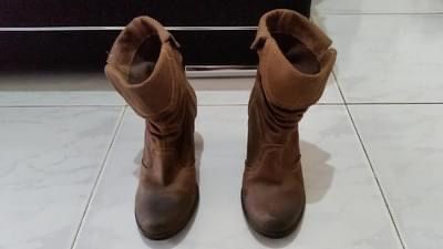 Vendo botas de mulher