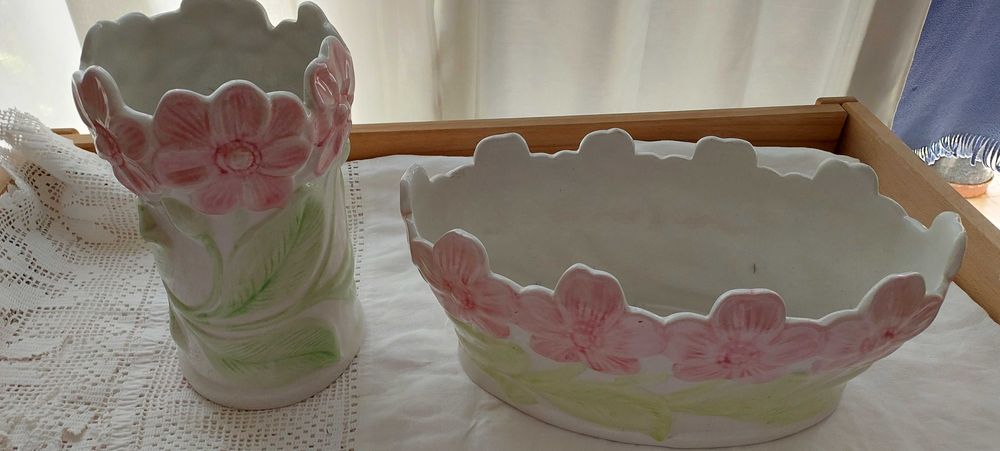 Conjunto de floreiras em porcelana