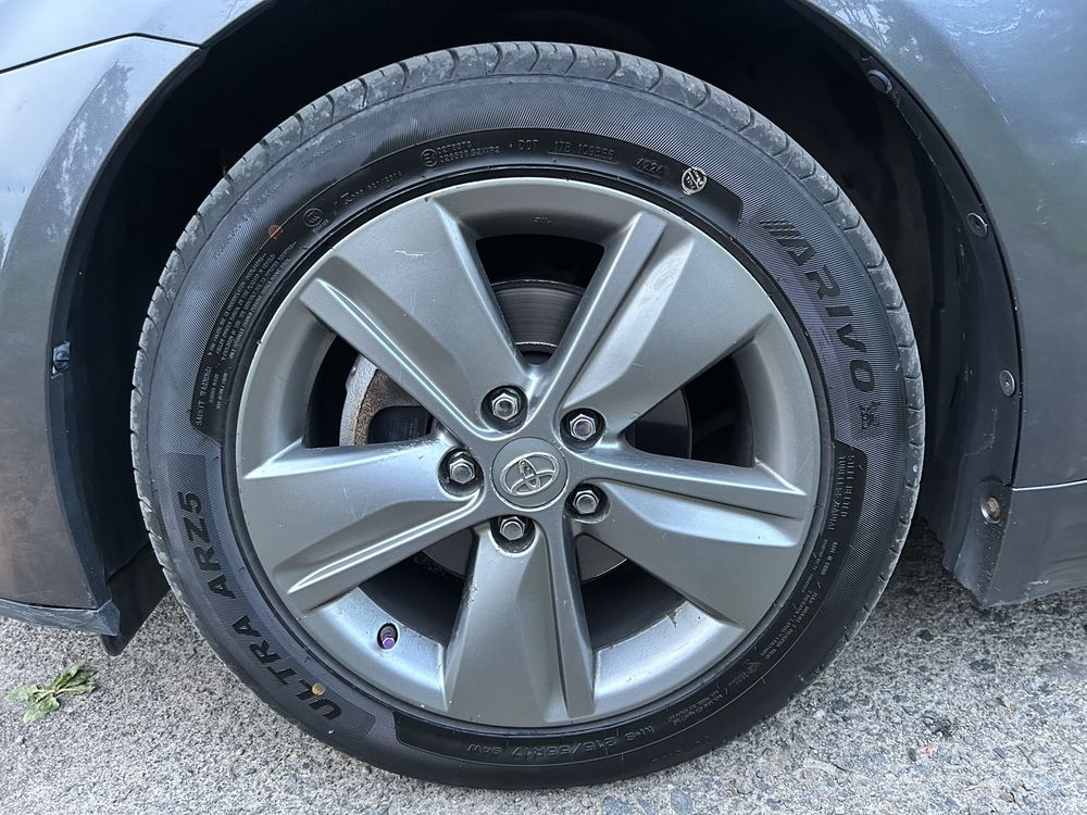 Toyota Avensis 2015 року