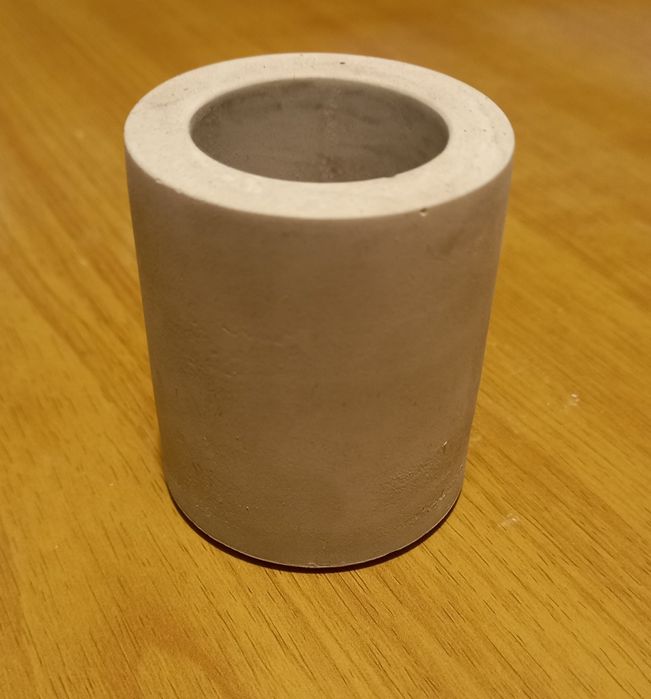 Vasos artesanais em cimento para cactos, suculentas ou ornamentais.