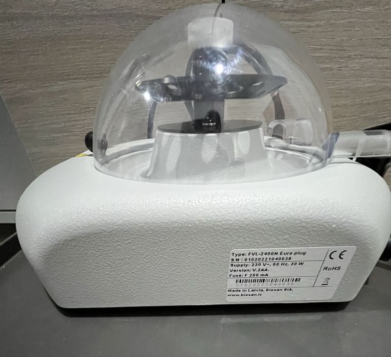 Мини‐центрифуга‐вортекс Combispin FVL-2400N