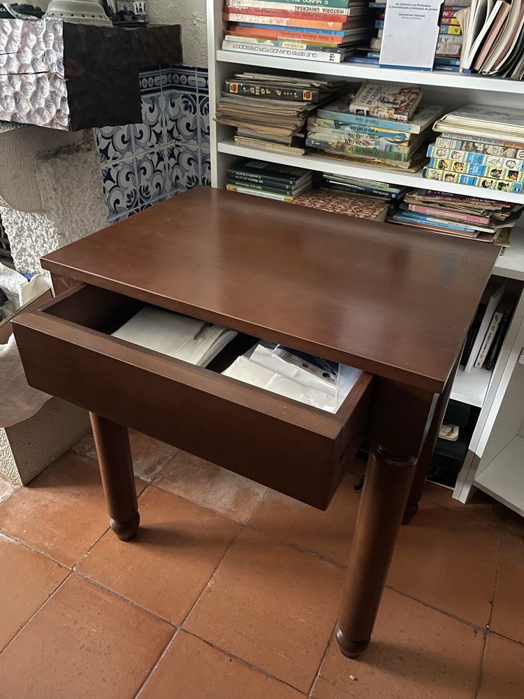 Mesa - Secretária com gaveta
