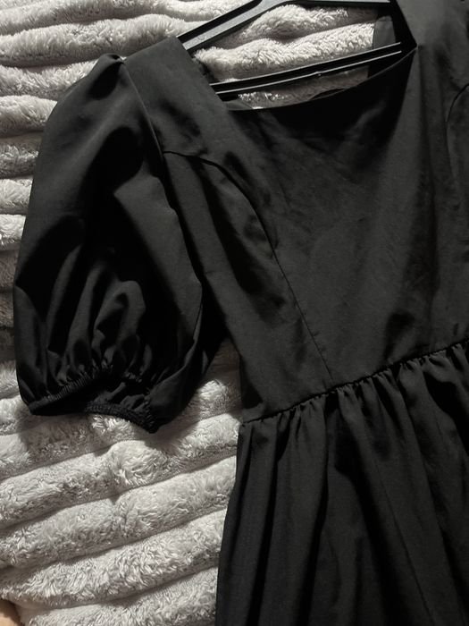 Сукня з відкритою спинкою