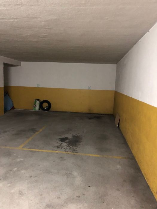 Aluguer lugar de garagem a 2 minutos a pé da estação de metro