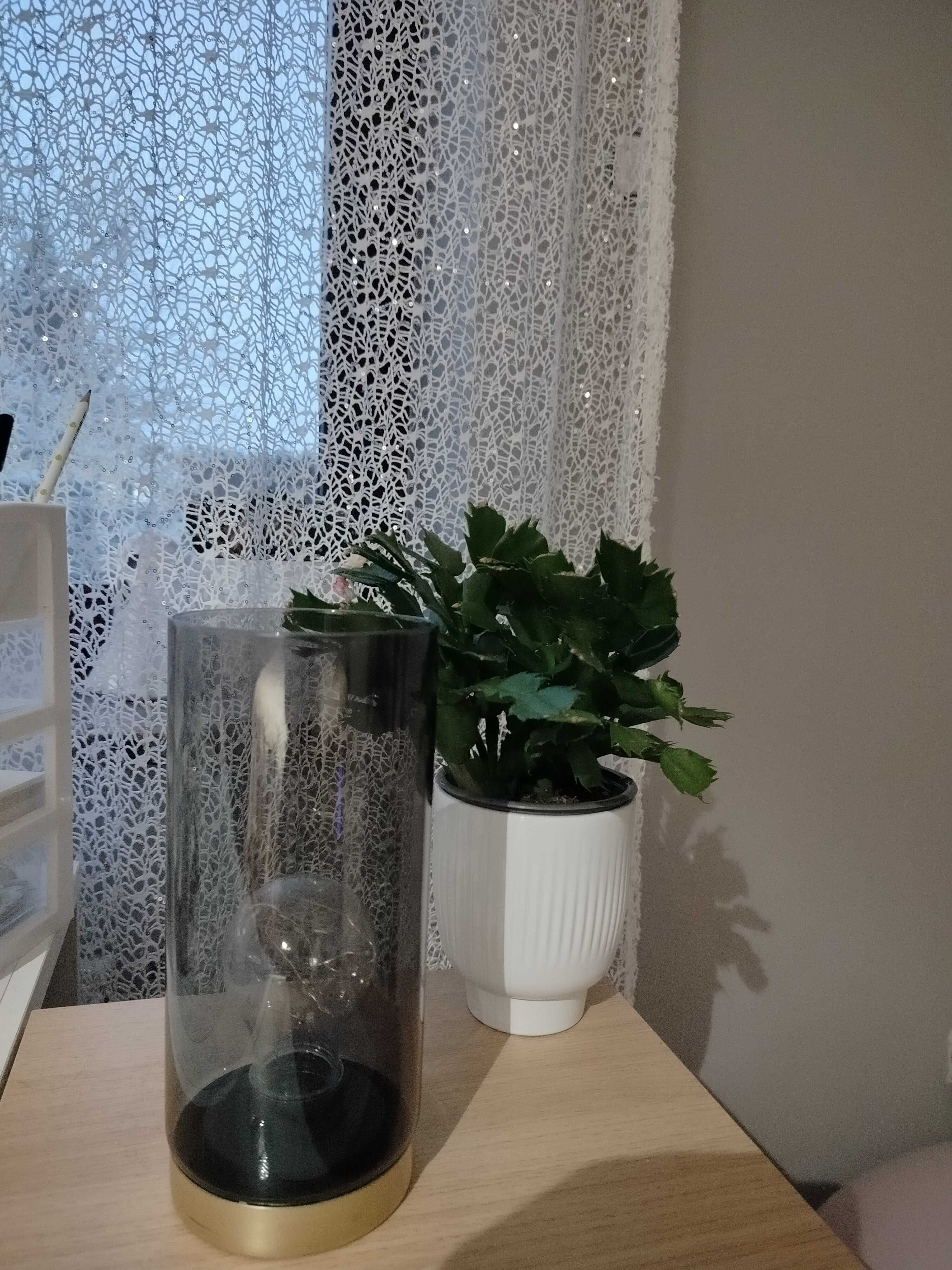 Lampka nocna na baterie.