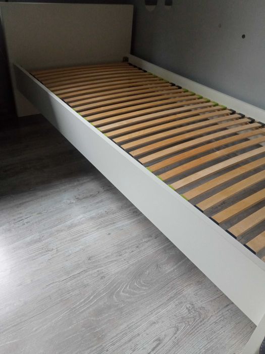Łóżko młodzieżowe białe 90*200 z materacem