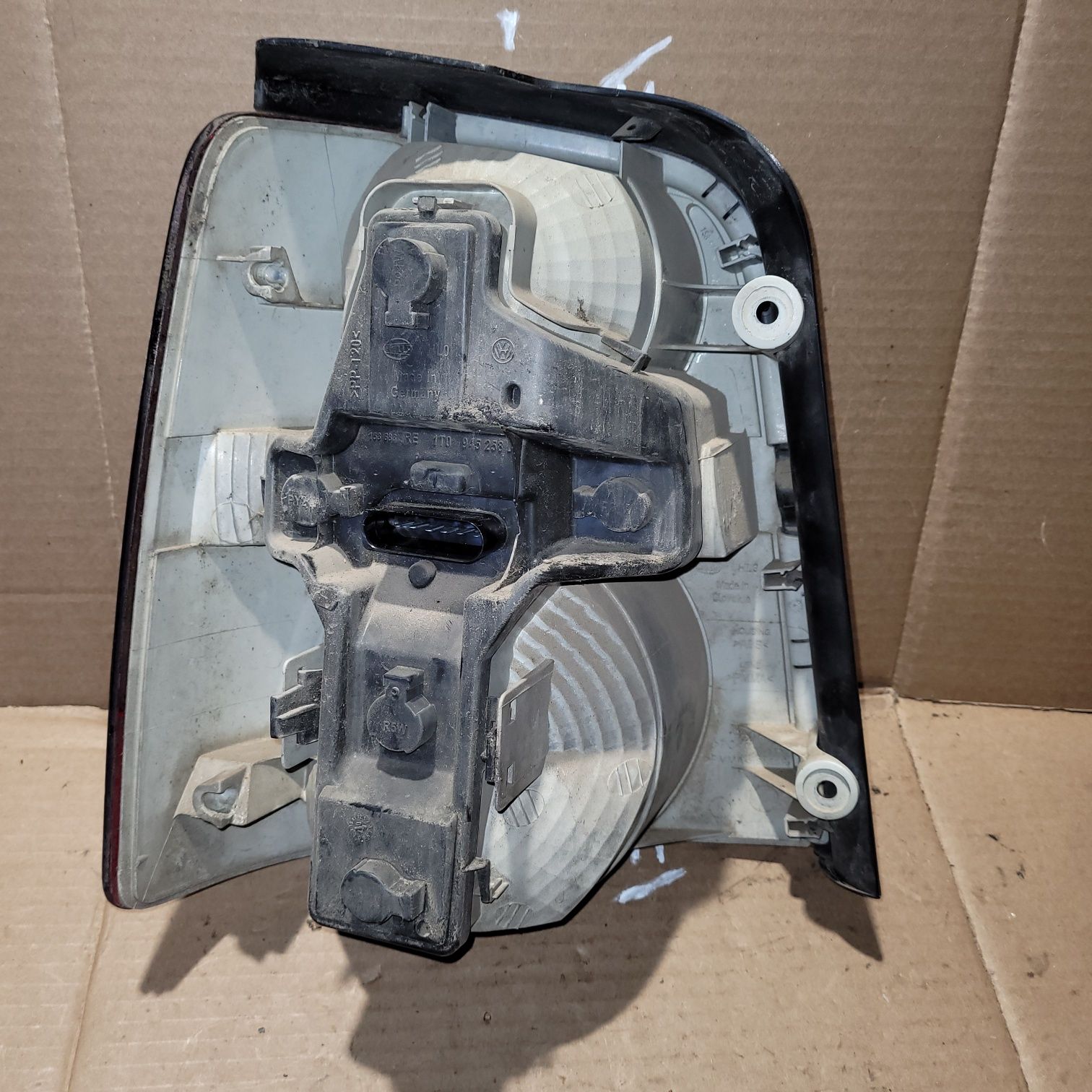 Lampa tył prawa vw Touran I lift 2007r HELLA