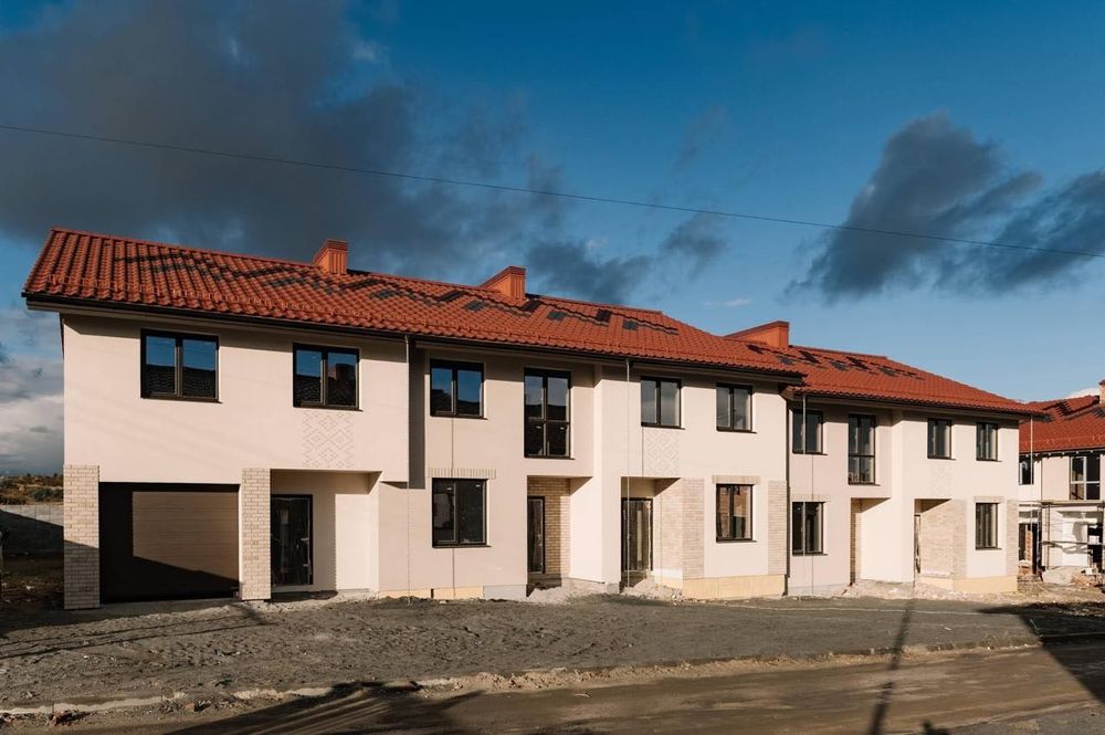 Продаж котеджу в КМ "Етнія"