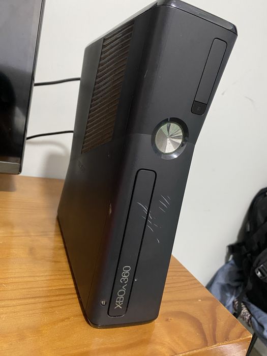 Xbox 360 + Kinect + 1 Controle + 2 Jogos (Injustice e Diablo III)