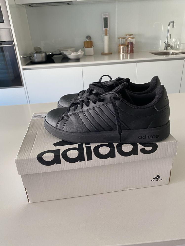 Tênis Da Adidas