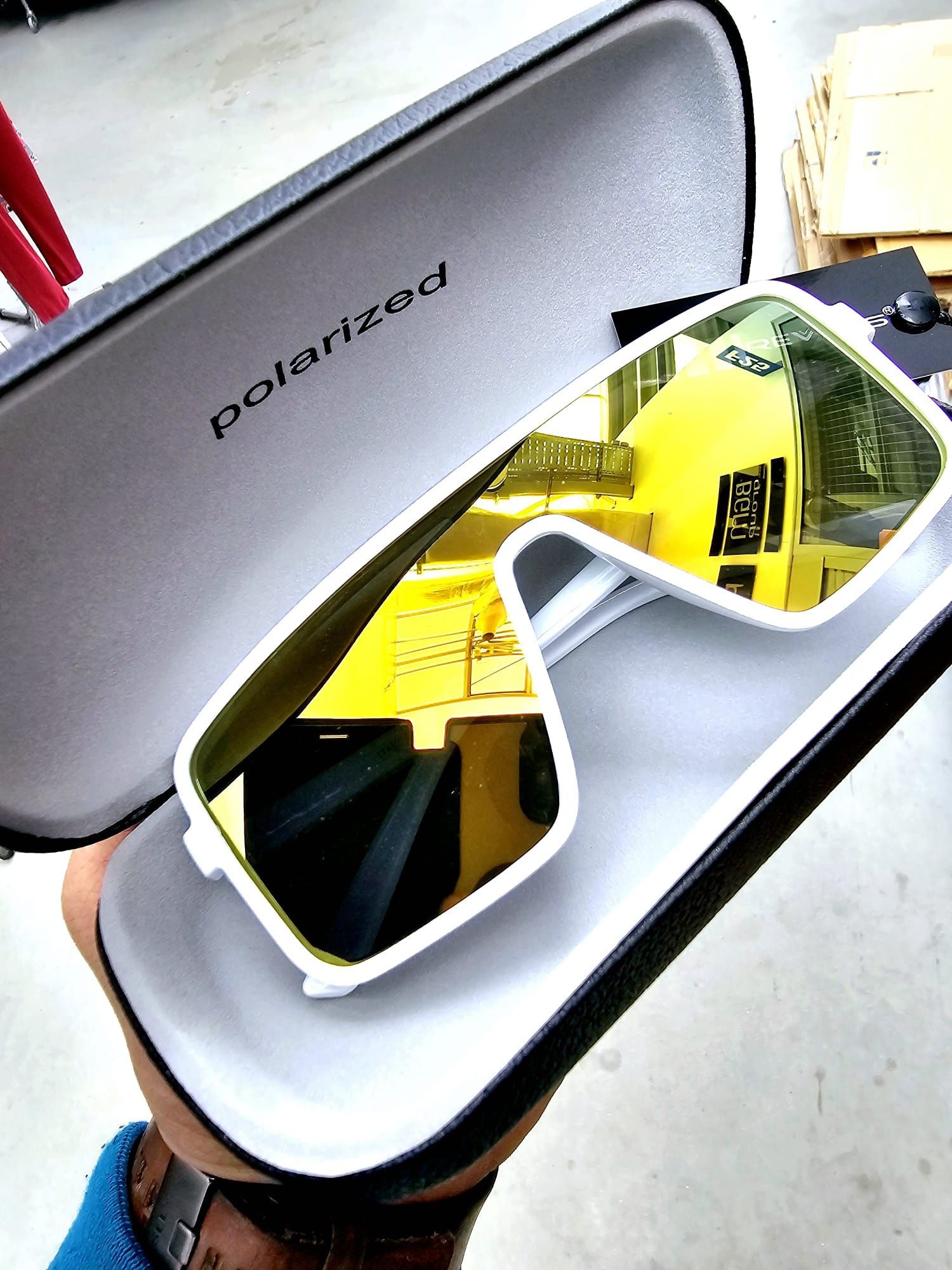 Nowe okulary przeciwsłoneczne lustrzane marki Revers żółte