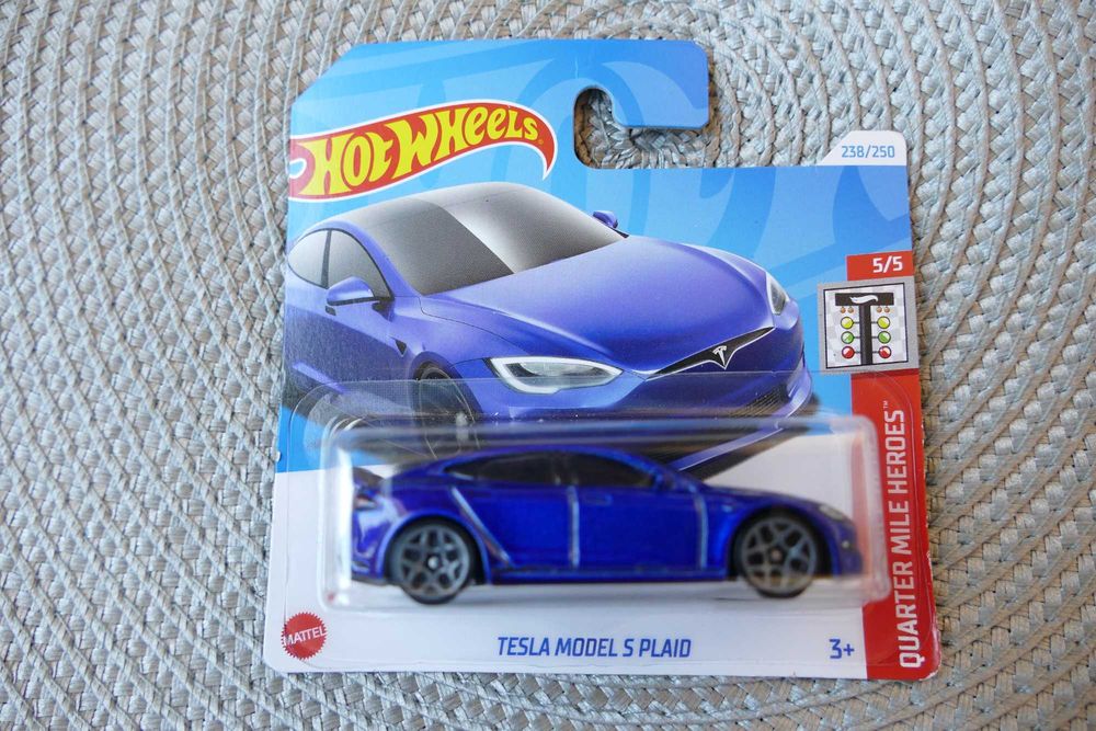 Hot Wheels autko "Resorak" TESLA MODEL S PLAID edycja 2024r.