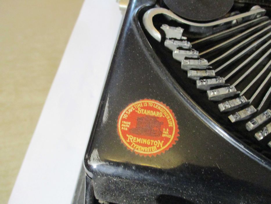 Seculo XX - Maquina de escrever Remington Portable