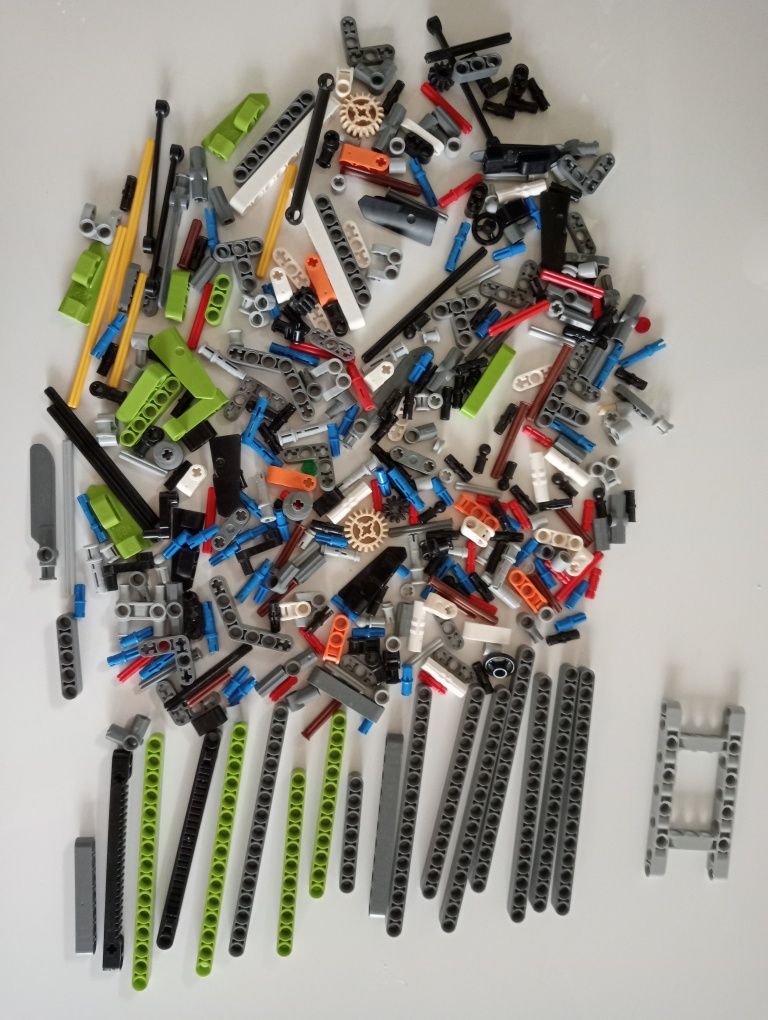 LEGO Technic  nr 42105 kompletny  katamaran