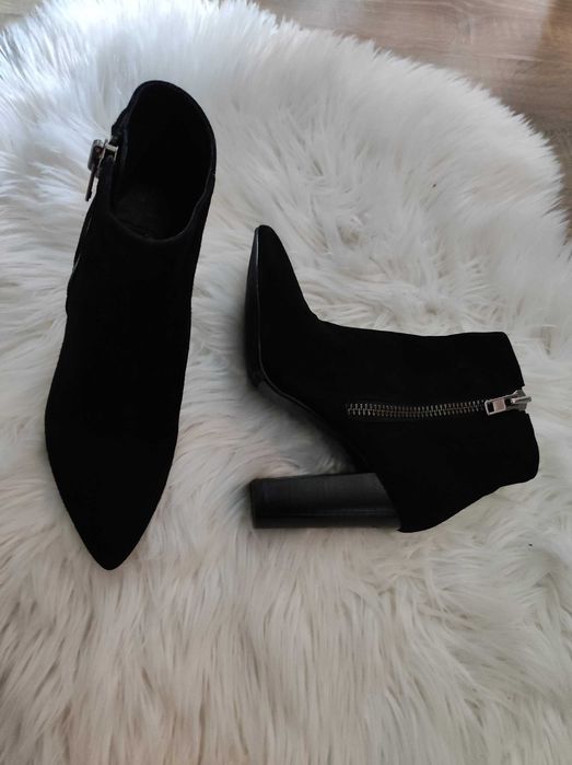 Botki na słupku billi bi