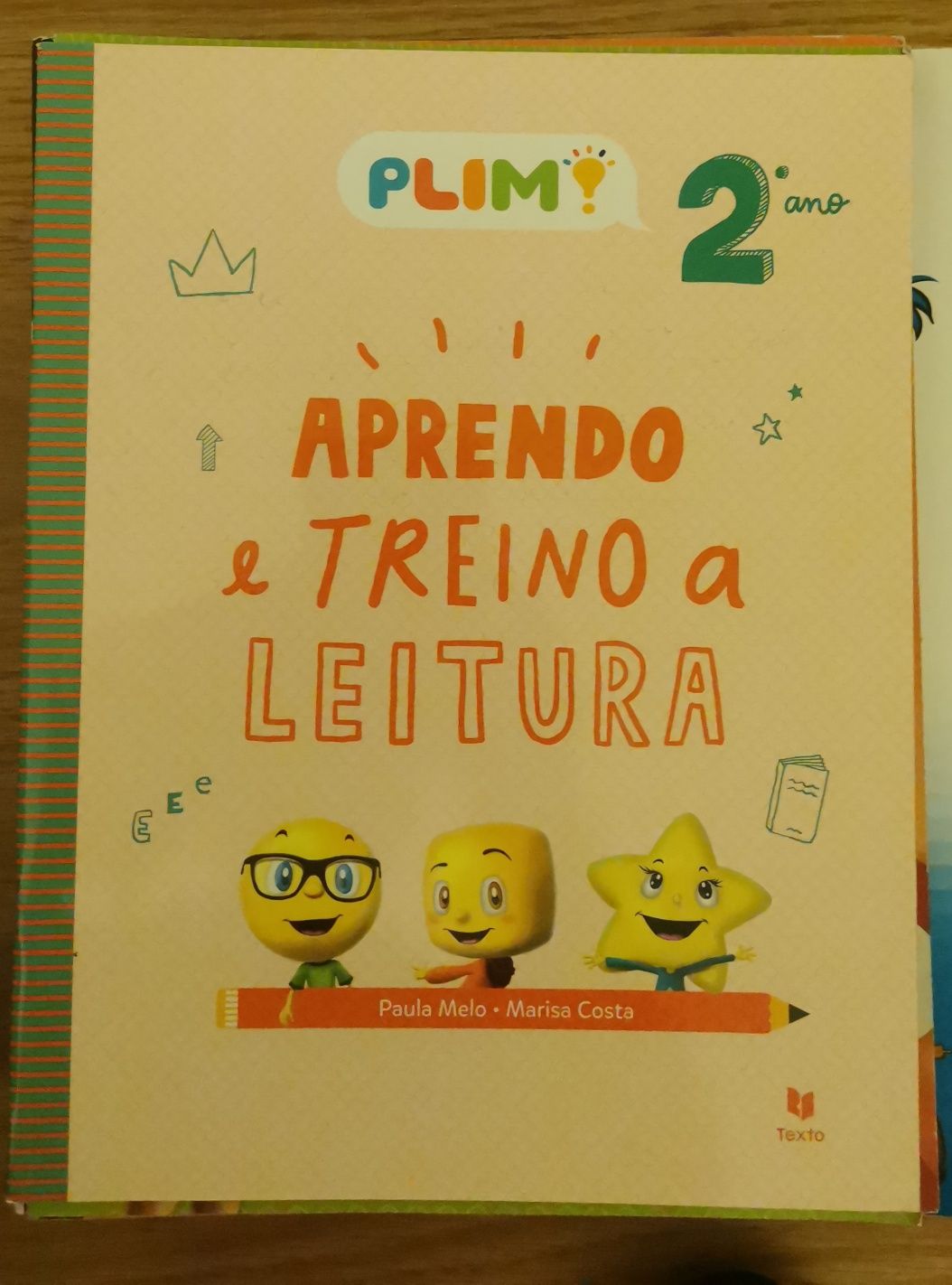 Livro escolar Plim 2 ano. Aprendo e treino a leitura