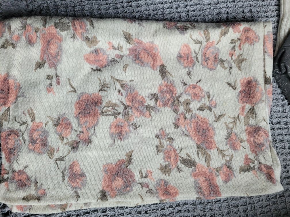 Komin w pastelowy print H&M