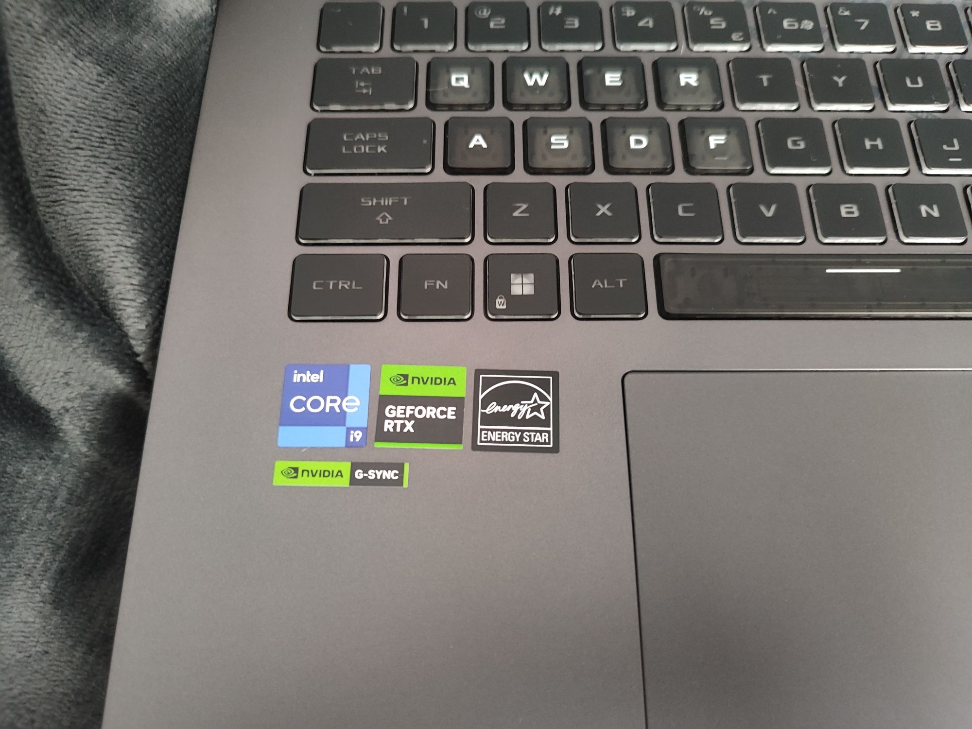 Laptop gamingowy ASUS ROG Strix G18 18"