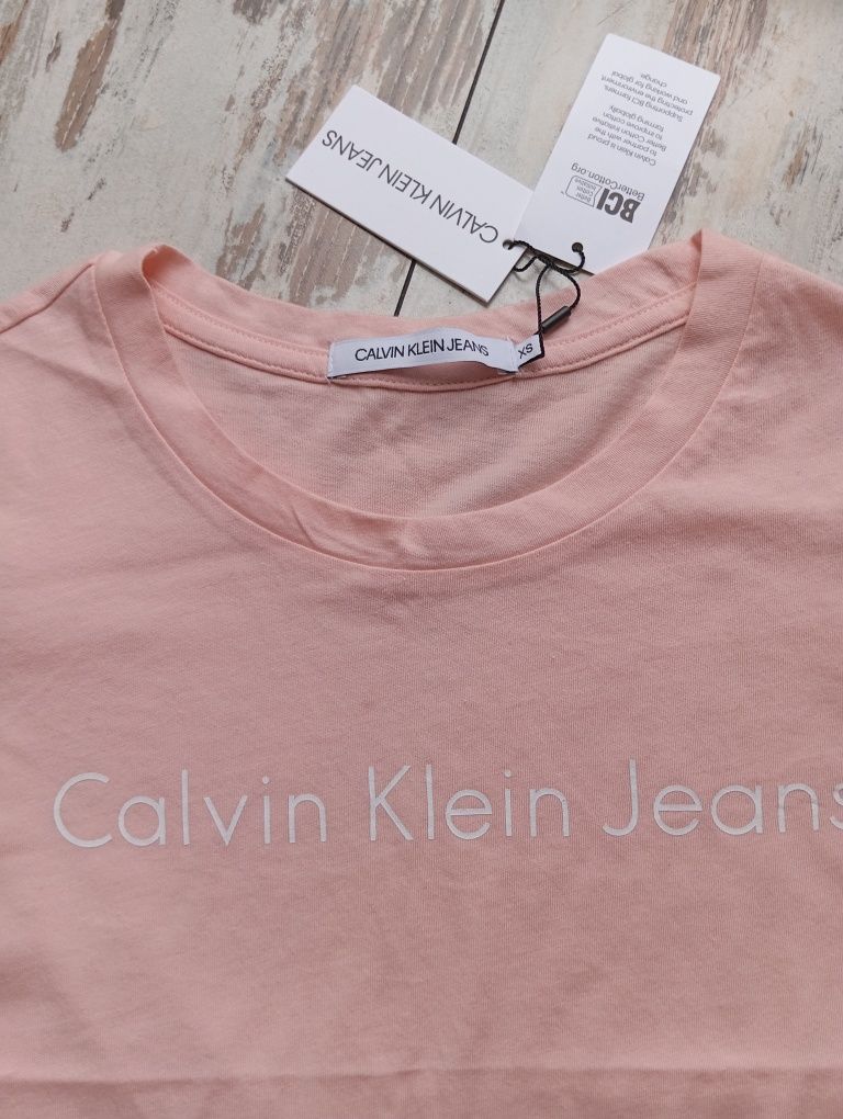 T-shirt koszulka Calvin Klein Jeans XS pudrowy róż 100% bawełna.