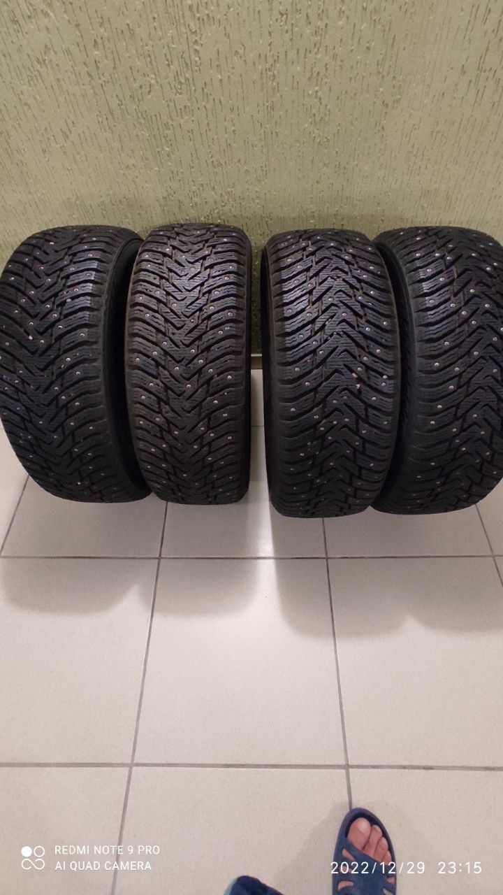 Резина зимняя Nokian 225/55 R17 шипованая