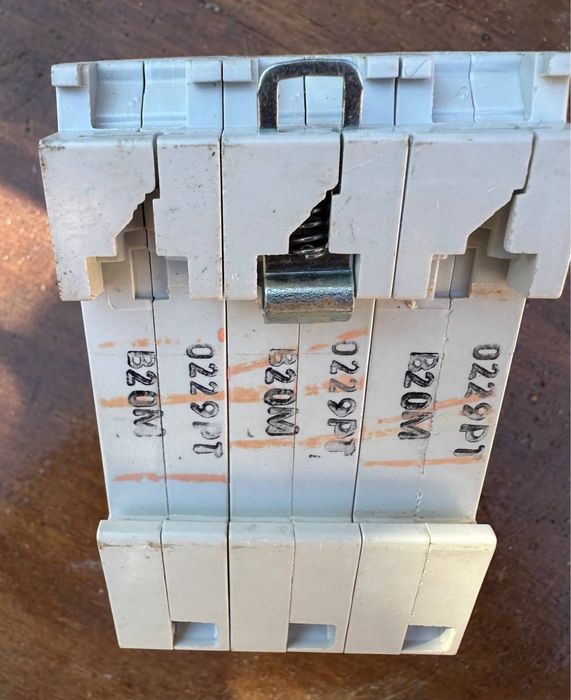 Автоматичний вимикач  ABB SZ203-B20