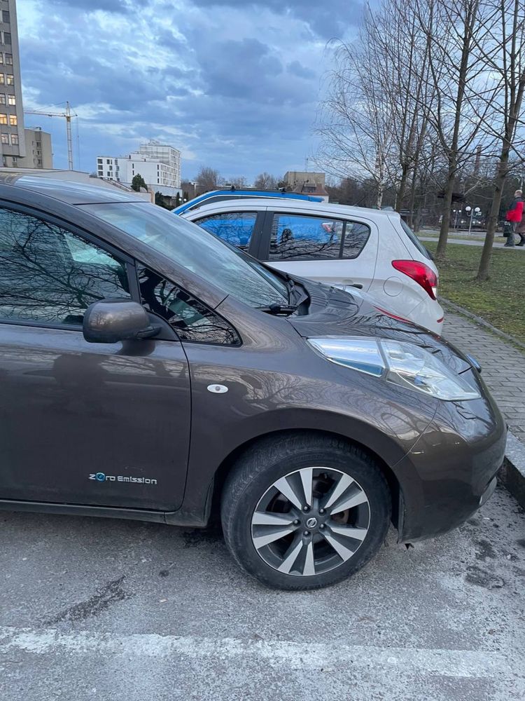 Оренда Nissan leaf